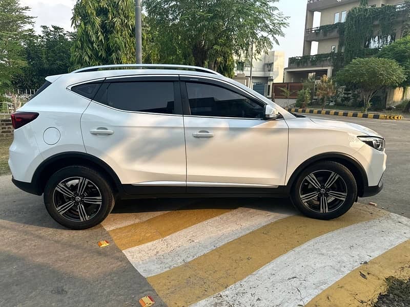 MG ZS 2021 9