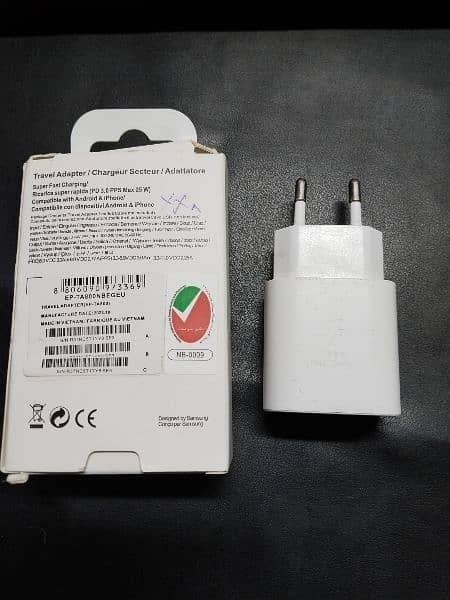 1 month used original charger 1