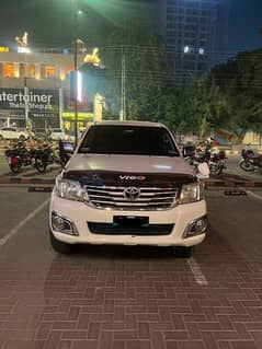 Toyota Hilux 2013 total jenioun