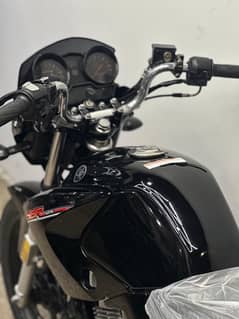 YAMAHA YBR ESD 2019 Model Sports Shape