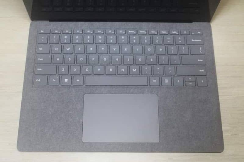 Microsoft surface laptop 3 i5 10th Generation 8gb/256gbssd 1