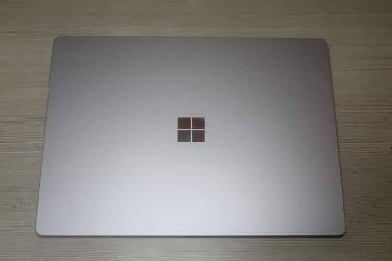 Microsoft surface laptop 3 i5 10th Generation 8gb/256gbssd 2