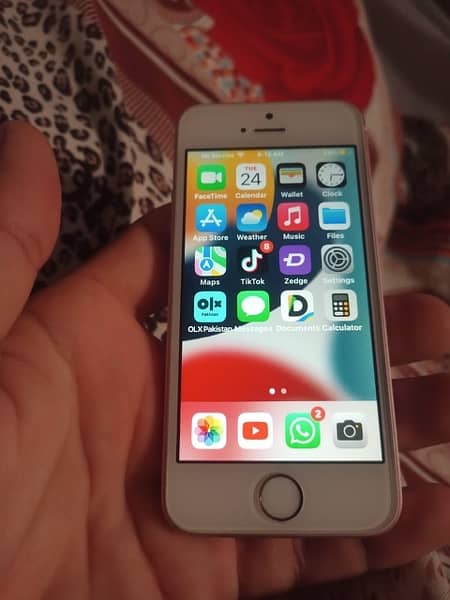 iPhone 5se 128gb non pta 4