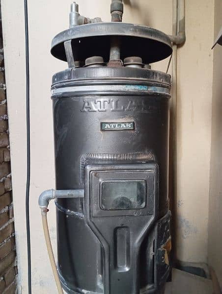 ATLAS Gas Geyser 17 Ltr 1