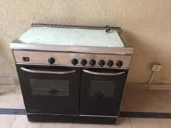 Gas oven with 5 burners