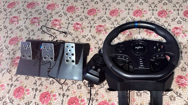 Gaming pc with v9 steering wheel 2