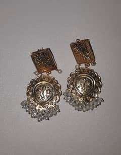 earrings,