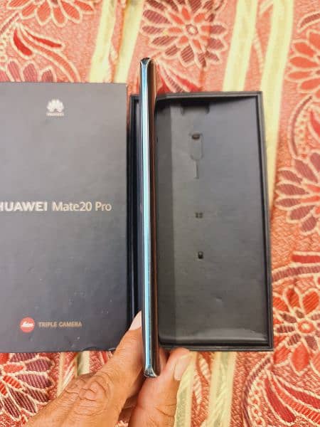 Huawei mate 20 Pro 6/128 Duble sim Official PTA with box, Pubg kinger 5