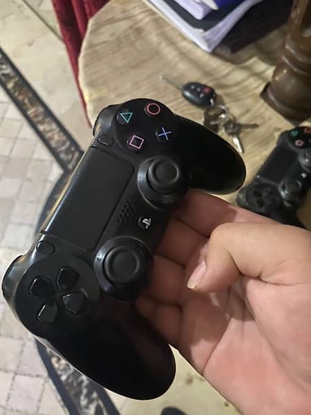 PS4 Dualshock Controllers 4