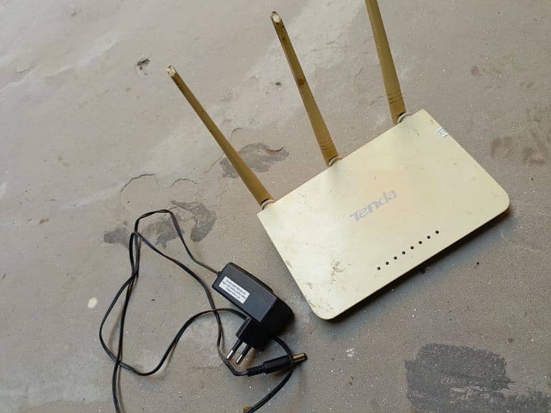 Tenda 3 Entena Router & Modams 0