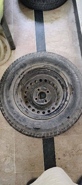 Vitz Car tyre with Rim Size 185/70TR 13 4