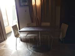 Dining tabke with 4 chairs