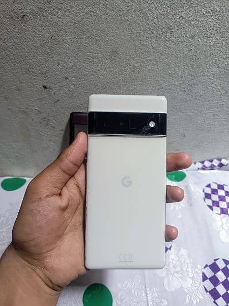 Google pixel 6 pro camare king with charger 2