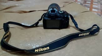 DSLR 5200 plus 18_140mm lance good condition phone nbr. 03109284717