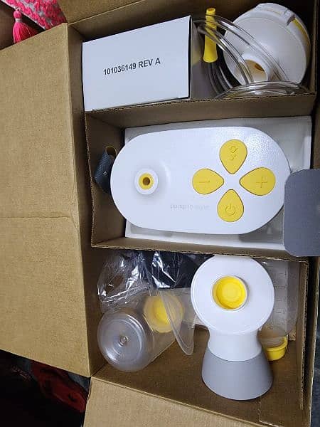 Medela double electric Breast pump 4