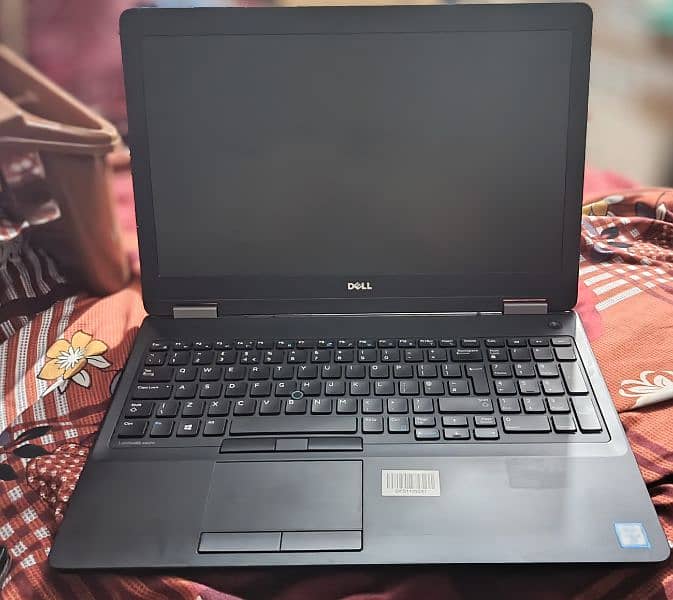 dell latitude 5570 i7-6th 16 GB RAM and 256 SSD 2 GB graphic card 7