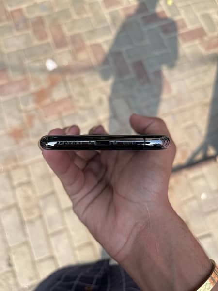 IPHONE 11PRO 256GB PTA APPROVED 5