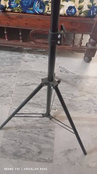 Tripod stand 7ft in new condition 1