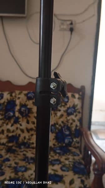 Tripod stand 7ft in new condition 2