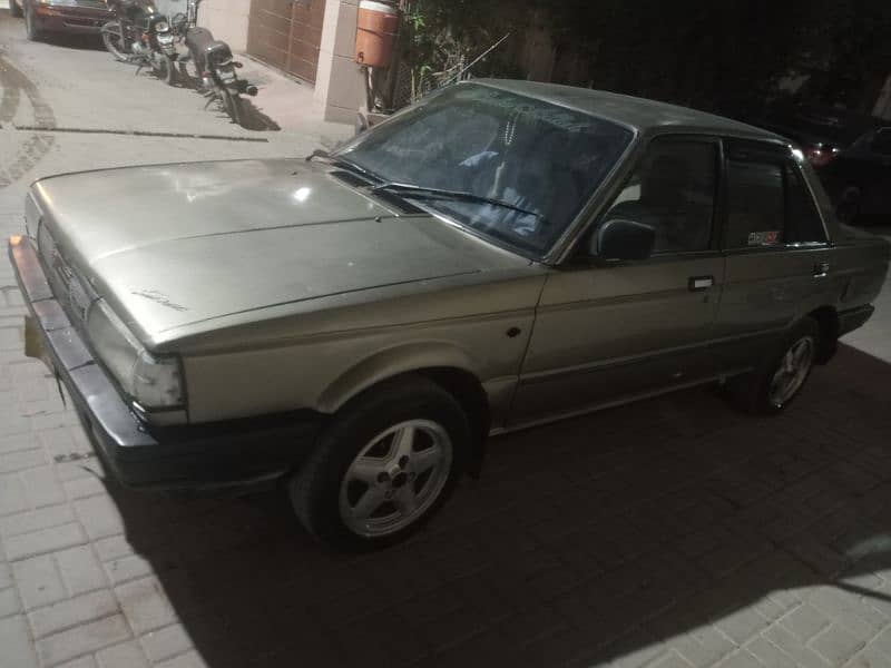 Nissan Sunny 1987 4