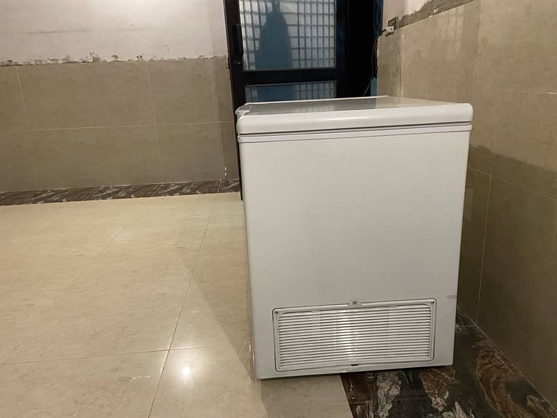 Haier freezer single door brand new condition contact: 0333-2080960 3