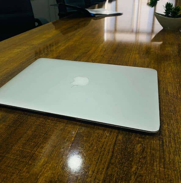 Apple MacBook Air 2014 For Sale (11.6' Inch)
8 GB Ram & 128GB SSD 3