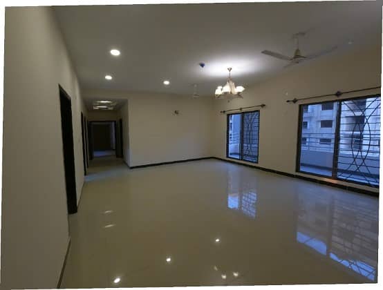 2700 Square Feet Flat In Stunning Askari 5 - Sector J Is Available For Rent 2