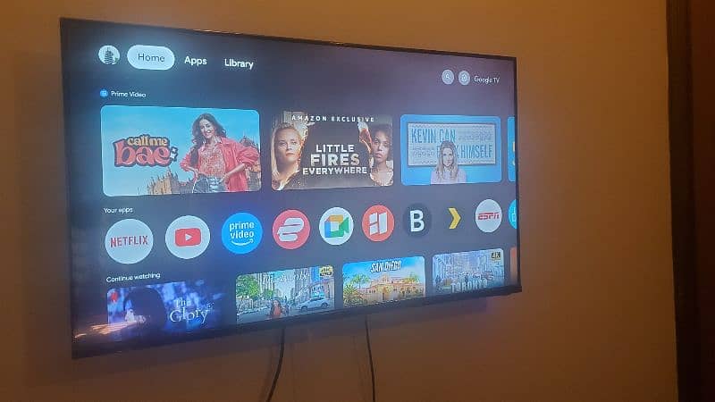 6 month old smart tv. full option, 2 HDMI ports. google tv. 1