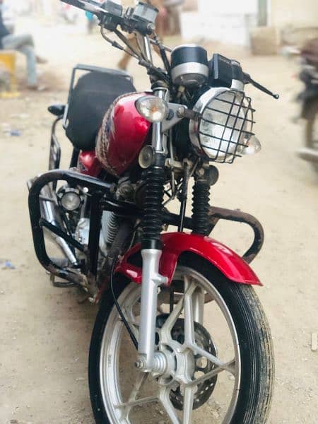 150cc Suzuki genuine condition with genuine side glasses 2022 model 2