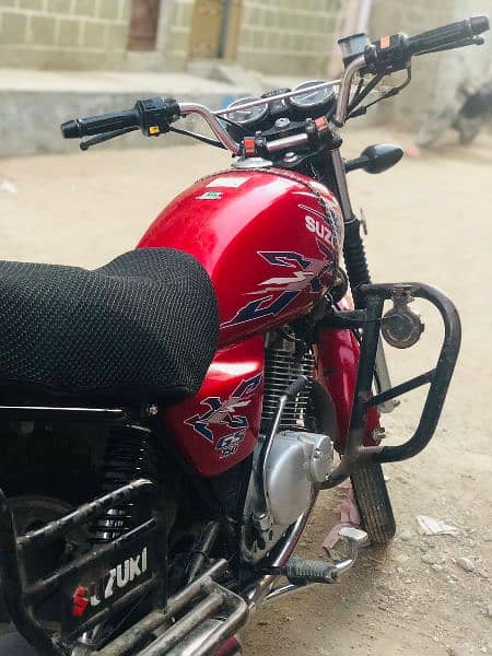 150cc Suzuki genuine condition with genuine side glasses 2022 model 3