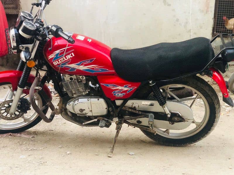 150cc Suzuki genuine condition with genuine side glasses 2022 model 5