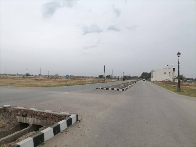 Your Search Ends Right Here With The Beautiful Residential Plot In Etihad Town Phase 1 At Affordable Price Of Pkr Rs. 12500000 2