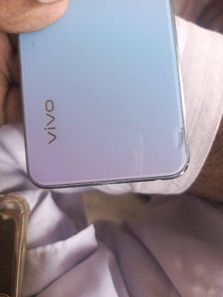 vivo y17 box charger yes all ok10/10 condition ram 8/256 1