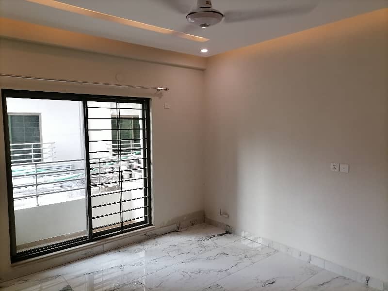 Good 10 Marla Flat For Rent In Askari 11 - Sector D 8