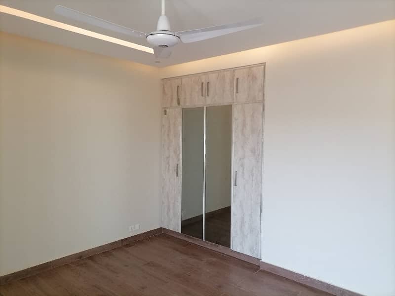 Good 10 Marla Flat For Rent In Askari 11 - Sector D 12