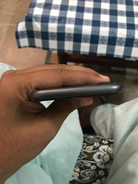 Iphone 11 128 Non PTA 5