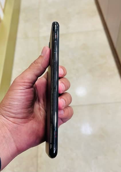 iPhone 11Pro Max 256GB Space Gray PTA Approved 3