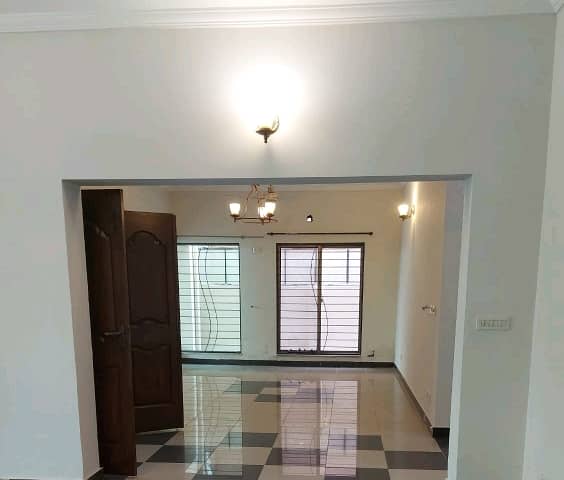 10 Marla House Available In Askari 11 - Sector B For sale 3