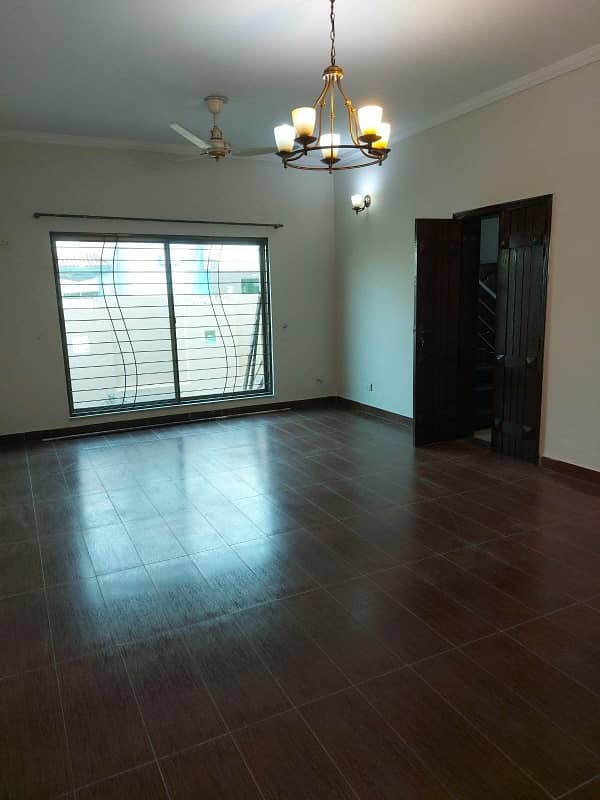 10 Marla House Available In Askari 11 - Sector B For sale 5