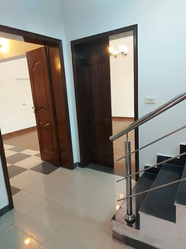 10 Marla House Available In Askari 11 - Sector B For sale 6