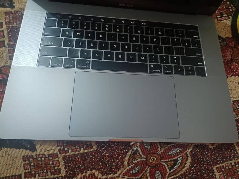 Mac Book pro 2018 15 inches 2