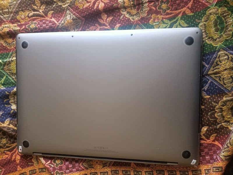 Mac Book pro 2018 15 inches 4