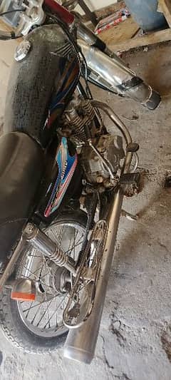 Honda 125 model 2003 Lahore rigister genuine bike