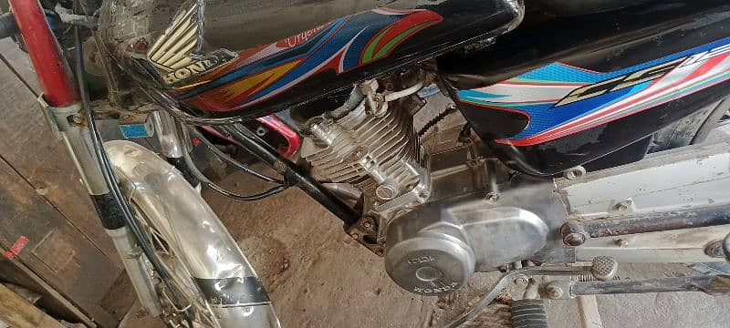 Honda 125 model 2003 Lahore rigister genuine bike 1