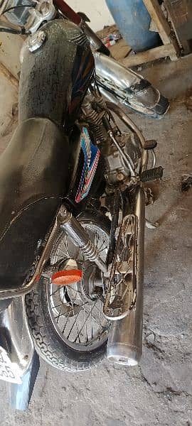 Honda 125 model 2003 Lahore rigister genuine bike 2