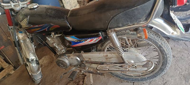 Honda 125 model 2003 Lahore rigister genuine bike 3