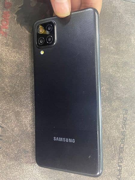 Samsung a12 10/10 condition  only phone 1