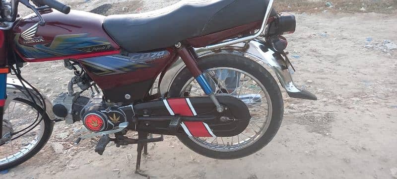 honda 2021 model saf condition mai hai bhai 4