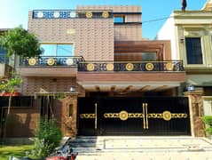 10 MARLA BREAD NOW MODERN LUXURY HOUSE AVAILABLE FOR SALE IN FORMANITES HOUSING SCHEME BLOCK -D LAHORE.