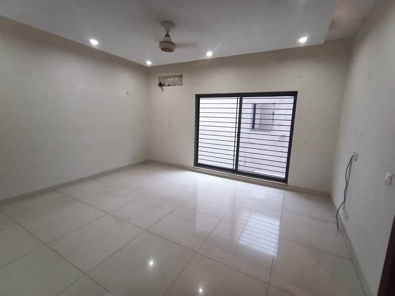 1 KANAL MODERN HOUSE AVAILABLE FOR RENT IN DHA PHASE 4 CC BLOCK LAHORE. 10